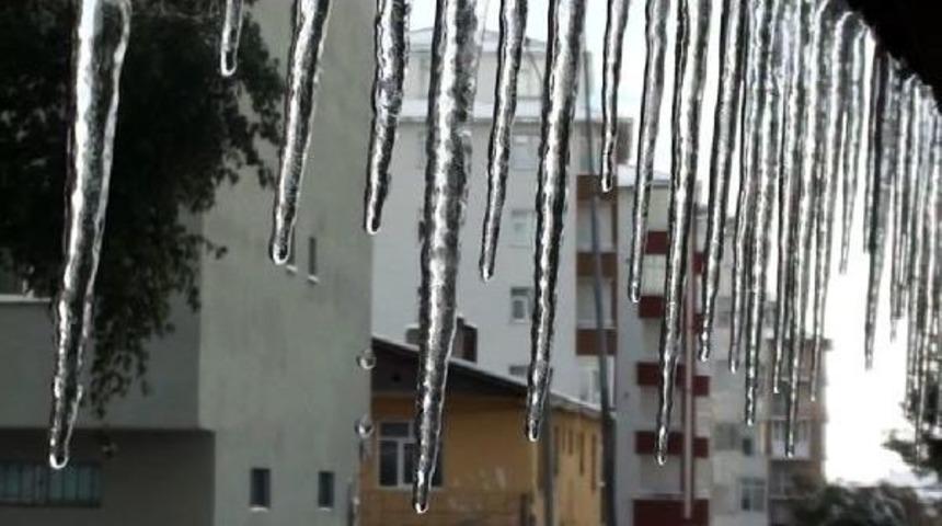 Ardahan'da Yollar Buz Bistine D&ouml;nd&uuml;