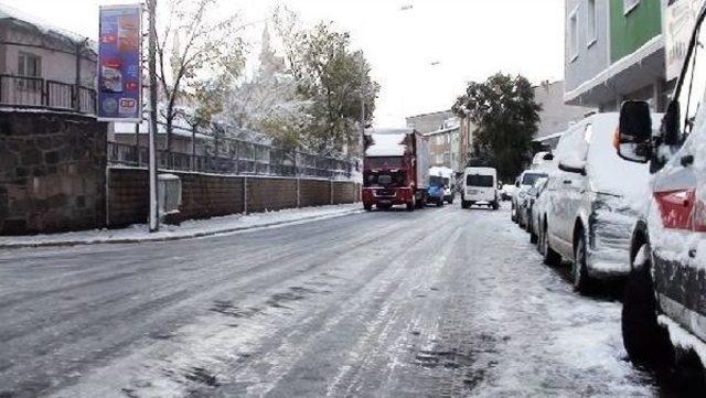 Ardahan'da Yollar Buz Bistine Döndü