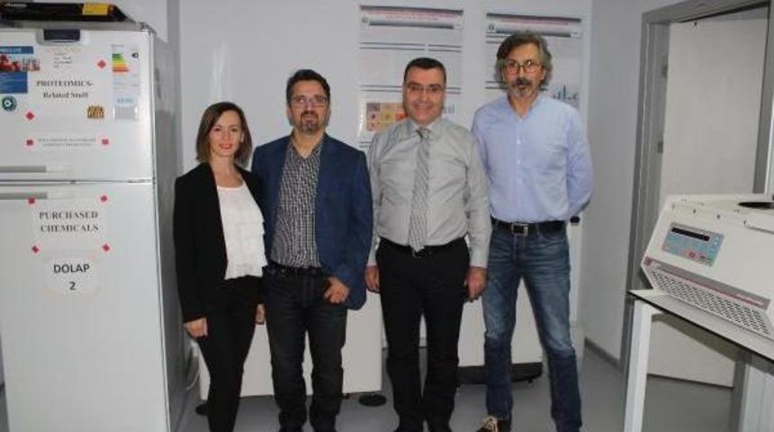 Kocaeli &Uuml;niversitesi'nde Meme Kanserinin Erken Teşhisi I&ccedil;in &Ccedil;alışma