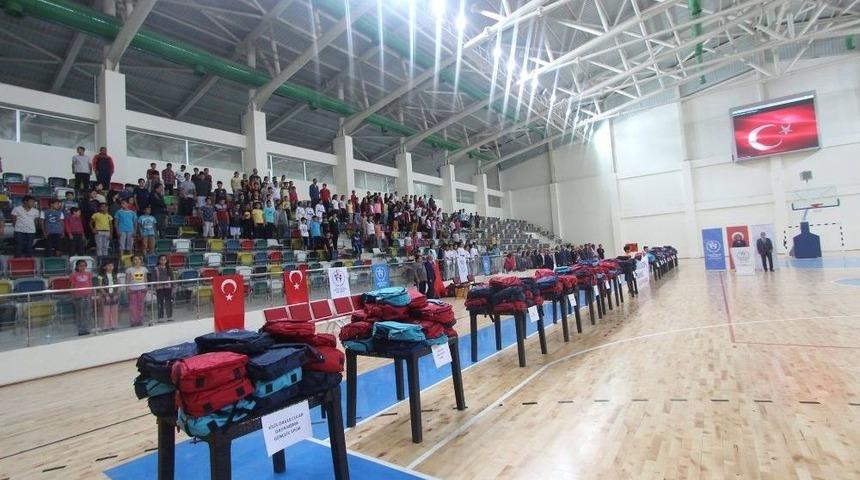 Amat&ouml;r Kul&uuml;plerine Malzeme Yardımı