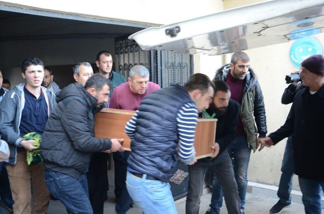 Elma Dilimiyle &Ouml;len Bebeğin Cenazesi Morgdan Alındı