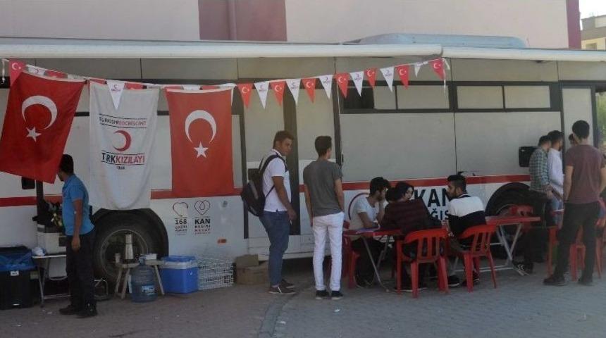 Oğuzeli Meslek Y&uuml;ksekokulu &Ouml;ğrencilerinden Kan Bağışı