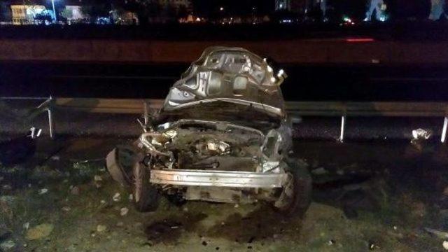 Kaza Yaptığı Otomobili Bırakıp, Ka&ccedil;tı 1