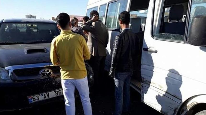 Otomobil, Yolcu Taşıyan Minib&uuml;se &Ccedil;arptı