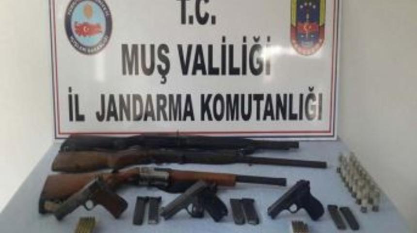 Jandarmadan Silah Ka&ccedil;ak&ccedil;ılarına Darbe