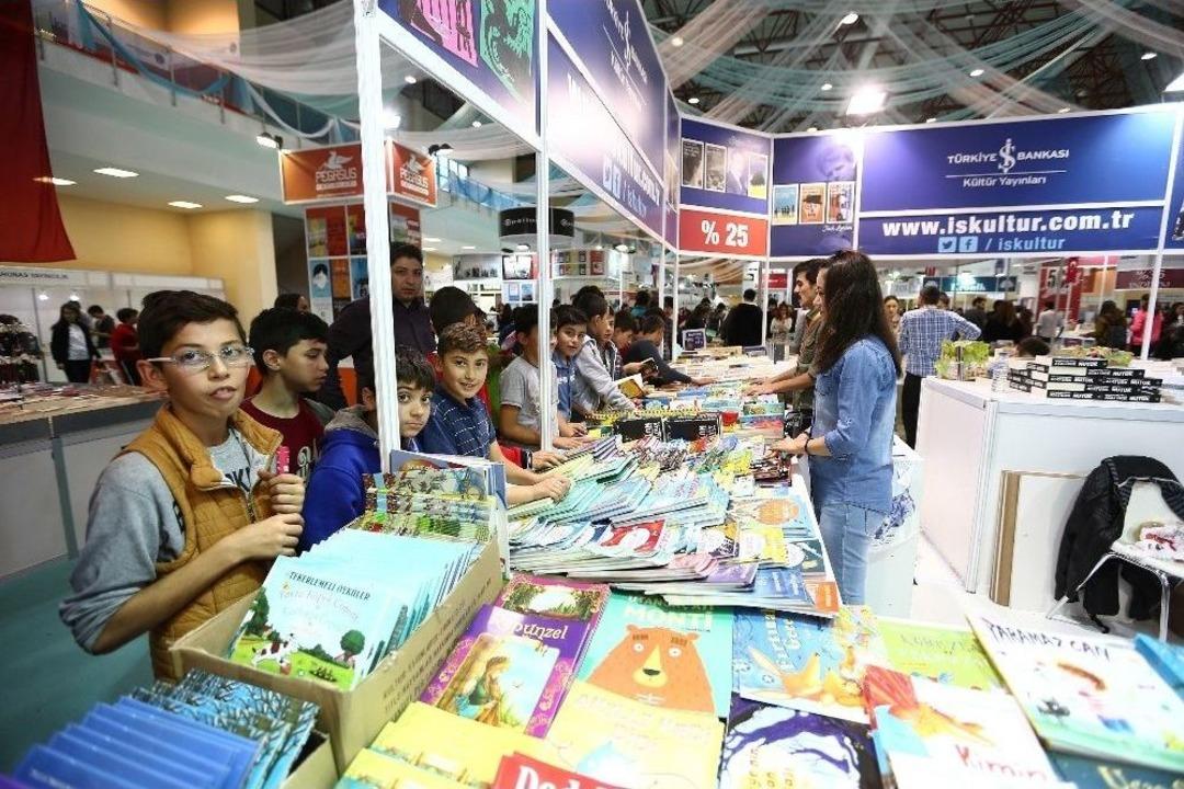 Kitap Fuarı&rsquo;na 4 G&uuml;nde 220 Bin Ziyaret&ccedil;i
