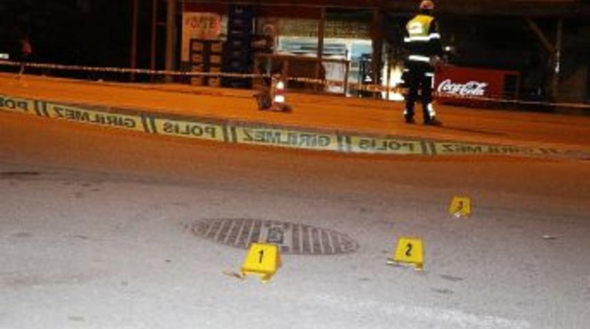 Karab&uuml;k&rsquo;te Pompalı T&uuml;fekle Saldırı Anı G&uuml;venlik Kamerasında