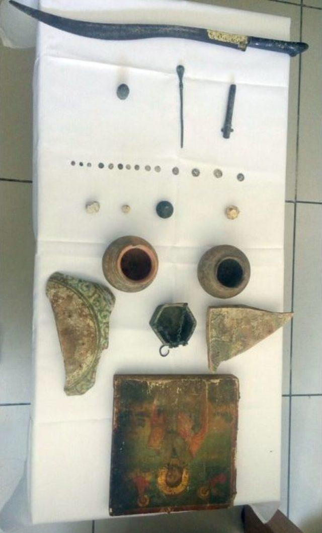 Beyoğlu’nda Tarihi Eser Operasyonu: 28 Eser Ele Geçirildi 1