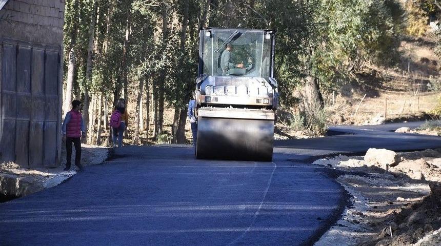 Y&uuml;ksekova&rsquo;da Sıcak Asfalt &Ccedil;alışması