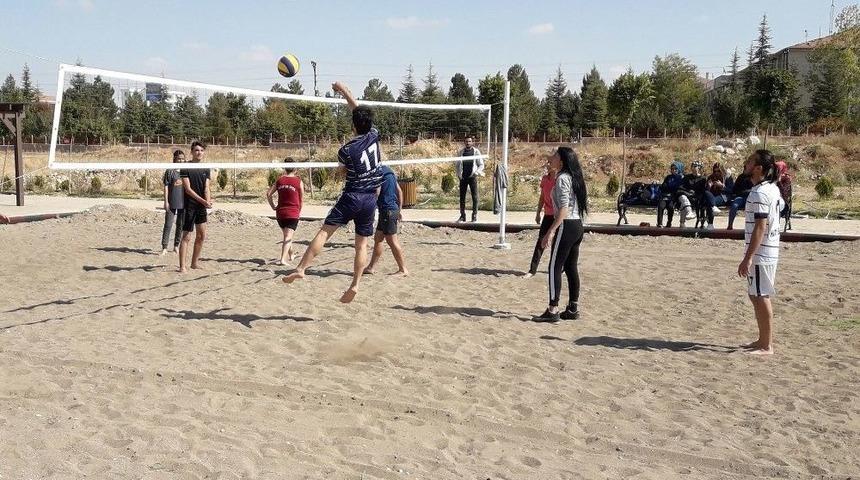 Km&uuml;&rsquo;de Beach Voleybol Turnuvası