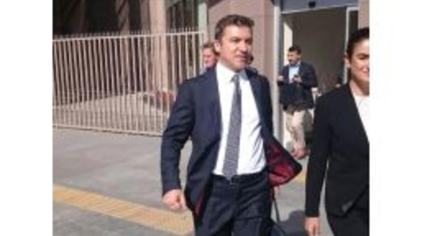 Gazeteci İsmail K&uuml;&ccedil;&uuml;kkaya Adliyeden Ayrıldı