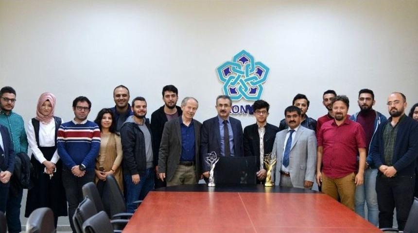 Ne&uuml; Sosyal Ve Beşeri Bilimler Fak&uuml;ltesi Dekanı Buluş, &Ouml;d&uuml;ll&uuml; &Ouml;ğrencileri Ağırladı