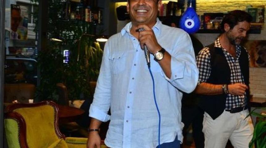 Şarkıcı Ege, Ilk Romanı 'isyan'ı Tanıttı