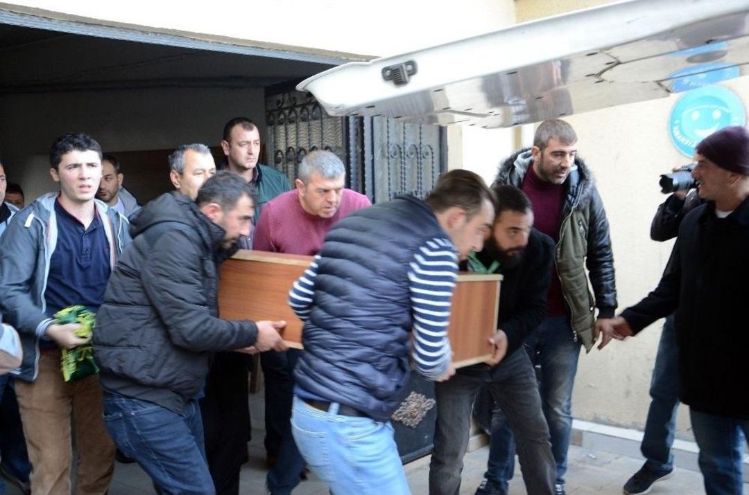 Elma Diliminin Nefes Borusunu Tıkaması Nedeniyle &Ouml;len Bebek Son Yolculuğuna Uğurlandı