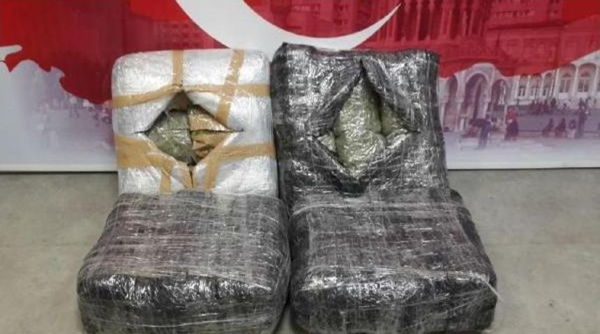 Anne Ve Oğlunun Uyuşturucu &Ccedil;etesi &Ccedil;&ouml;kertildi: 13 Tutuklama