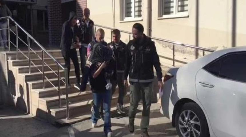 Uyuşturucu Ş&uuml;phelisi Kadın, Kucağında Bebeğiyle Adliyeye G&ouml;t&uuml;r&uuml;ld&uuml;