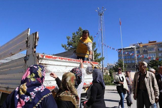 Burdur&rsquo;da Yaş &Uuml;z&uuml;m İzdihamı: 10 Dakikada T&uuml;kendi 1