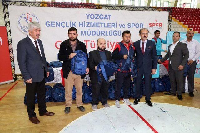 Yozgat&rsquo;ta Amat&ouml;r Spor Kul&uuml;plerine Malzeme Desteği Yapıldı 1