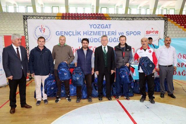 Yozgat&rsquo;ta Amat&ouml;r Spor Kul&uuml;plerine Malzeme Desteği Yapıldı 3