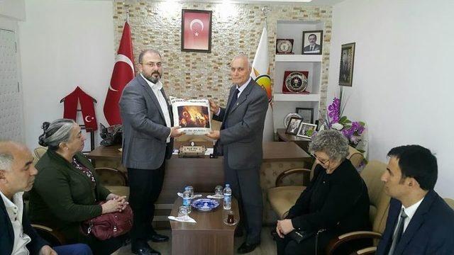 15 Temmuz Şehidi Eker&rsquo;in Ailesinden Ak Parti&rsquo;ye Ziyaret 1
