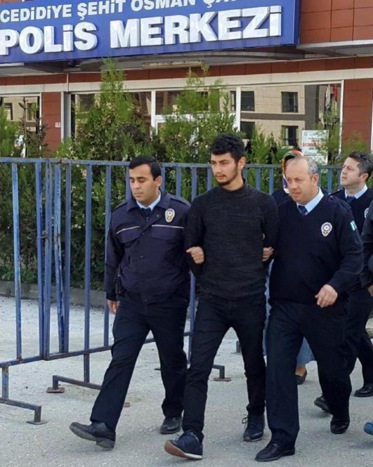 Polise Kafa Atan Taksi Şoförü Tutuklandı