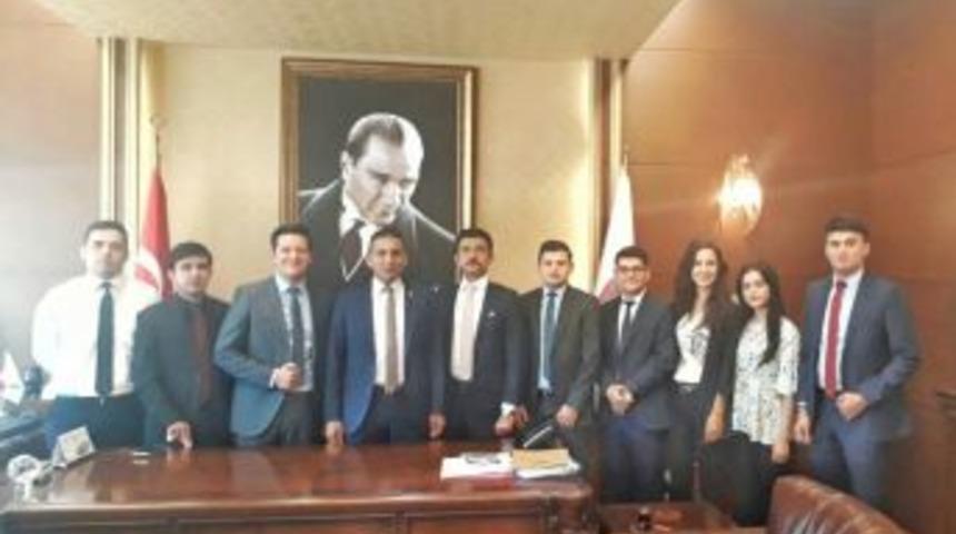 Er: "gen&ccedil; Hukuk&ccedil;ulara B&uuml;y&uuml;k G&ouml;rev D&uuml;ş&uuml;yor"