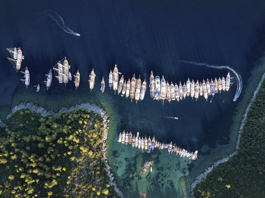 Havadan G&ouml;r&uuml;nt&uuml;lenen Yelken Yarışları G&ouml;rsel Ş&ouml;lene Sahne Oldu