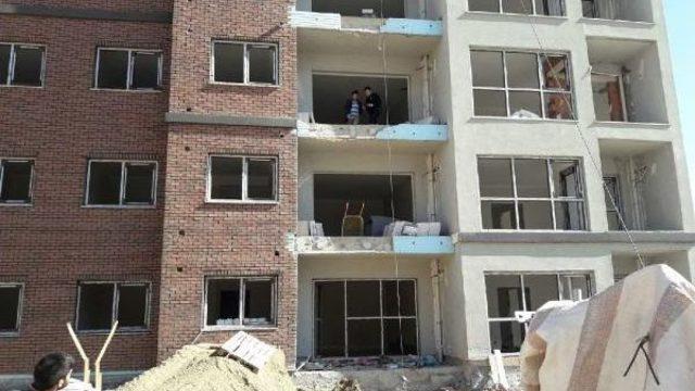 İnşaattan Düşen Mermer Ustası Yaralandı