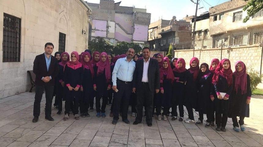 &Ouml;ğrenciler Tarihi Ulu Cami&rsquo;yi Gezdi