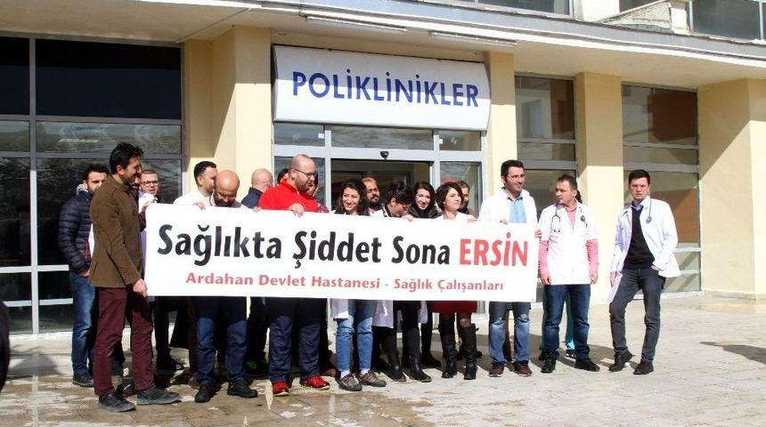 Ardahan&rsquo;da Doktorlar İsyan Etti