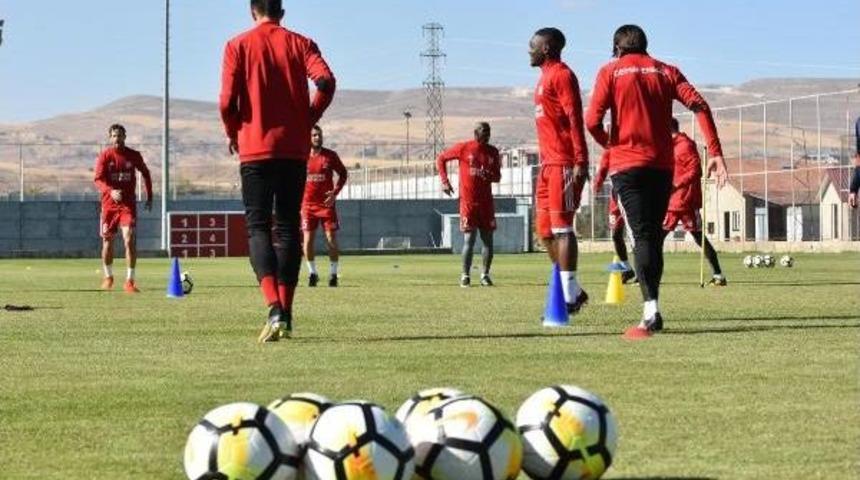 Samet Aybaba: İki Haftadır Futbol Adına Y&uuml;kselişteyiz