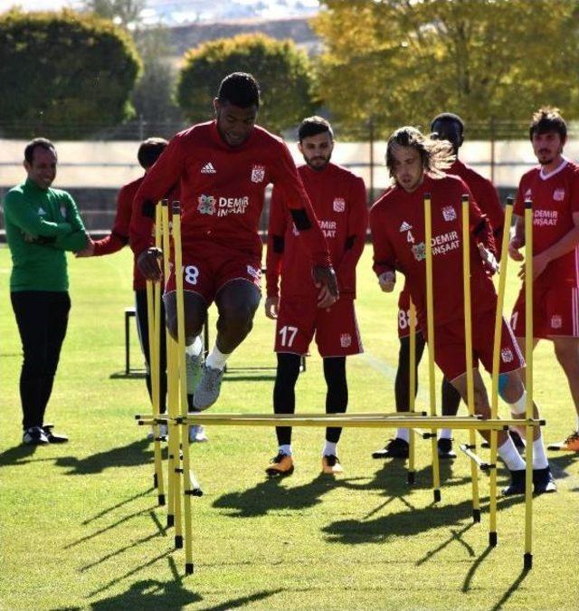 Samet Aybaba: İki Haftadır Futbol Adına Yükselişteyiz