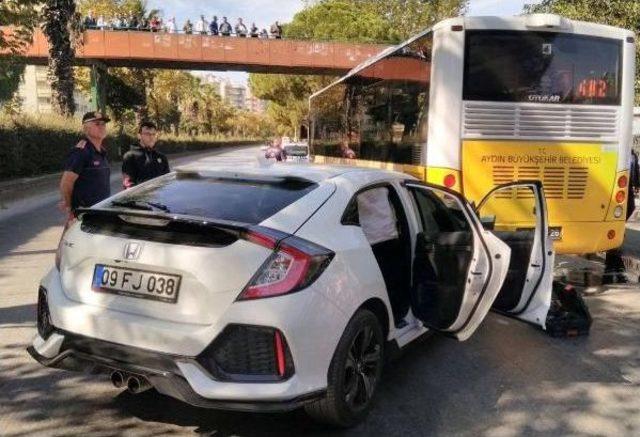 Belediye Otobüsüne Çarpan Otomobildeki 3 Kişi Yaralandı