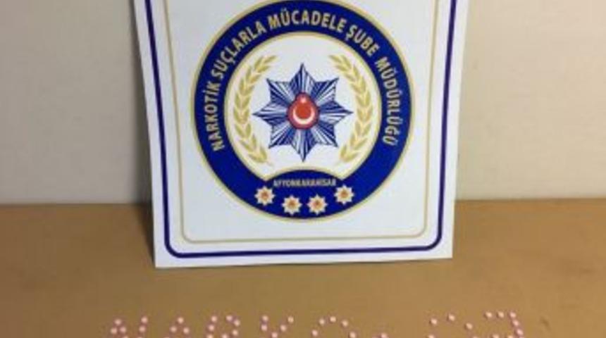 &Uuml;niversitede G&ouml;revli Memur Aracında Uyuşturucu Haplarla Yakalandı