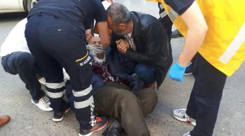 Otomobilin &Ccedil;arptığı Yaşlı Adam Yaralandı