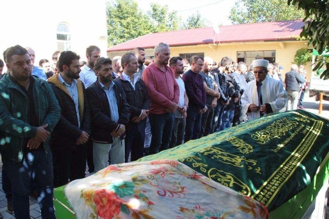 Sakarya&rsquo;da Trafik Kazasında &Ouml;len 3 Kişi Son Yolculuğuna Uğurlandı