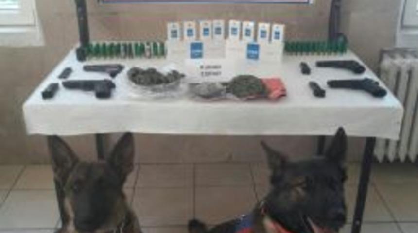 Uyuşturucu Operasyonunda 5 Kişi G&ouml;zaltına Alındı