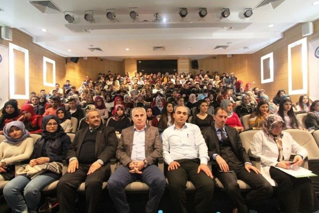 Başkan Memiş, &Uuml;niversite &Ouml;ğrencileri İle Bir Araya Geldi