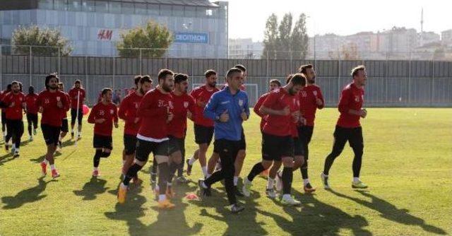 Samsunspor Teknik Direktörü Engin İpekoğlu: Türk Futbolunun Genel Sıkıntısı 'yan Toplar'