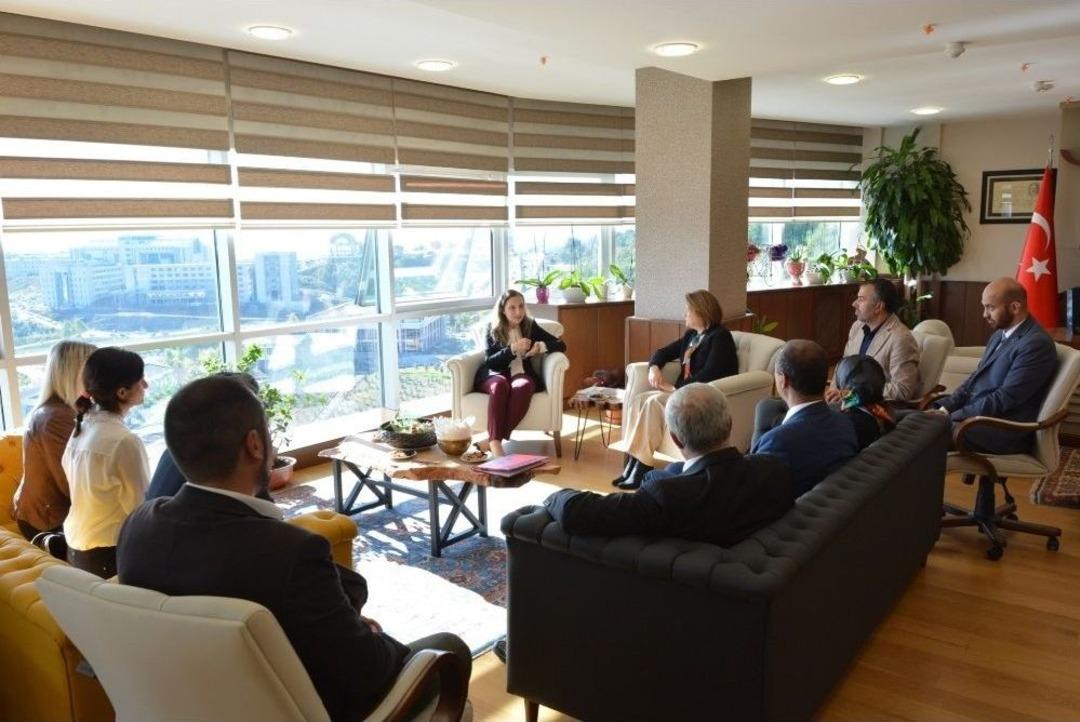 D&uuml;zce &Uuml;niversitesi İle Bezmialem &Uuml;niversitesi Arasında İşbirliği S&ouml;zleşmesi İmzalandı