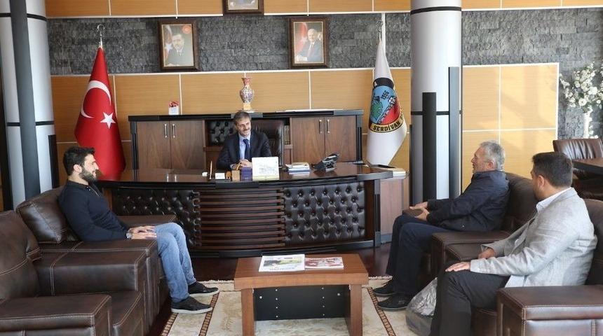 Dünya Şampiyonu Güreşçi Başkan Alemdar’ı Ziyaret Etti