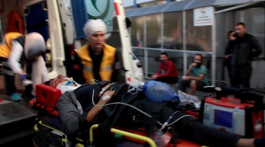 Motosikletten D&uuml;şen Kasksız 2 Gen&ccedil; Yaralandı