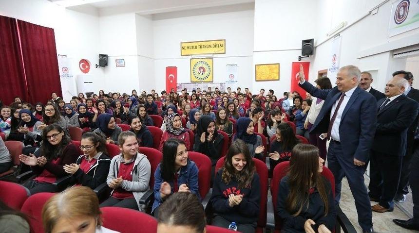 Başkan Zolan Gen&ccedil;lerle Buluştu