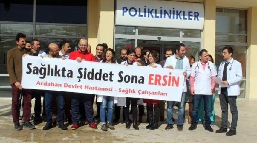 Ardahan'da Doktora Saldırıya Protesto