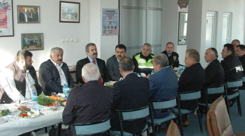 Emniyet M&uuml;d&uuml;r&uuml; Demir, Hal Esnafı İle Buluştu