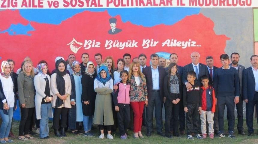 Elazığ’da Çocuklara Spor Malzemesi Dağıtıldı
