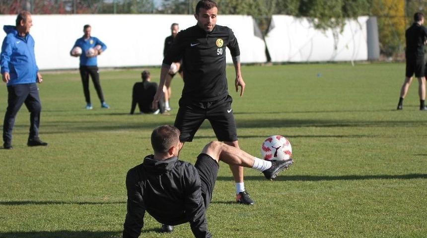 Eskişehirspor Hazırlıklarını S&uuml;rd&uuml;r&uuml;yor