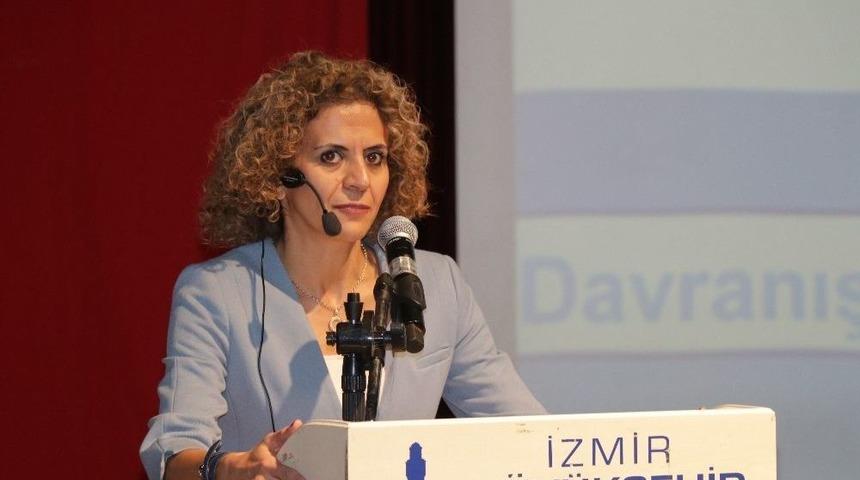 İzmir&rsquo;de Polise &rsquo;etkili İletişim&rsquo; Konferansı