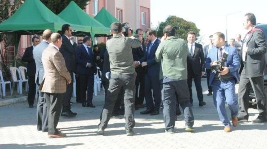 Bakan Albayrak, Şehit Uzman &Ccedil;avuş'un Ailesini Ziyaret Etti