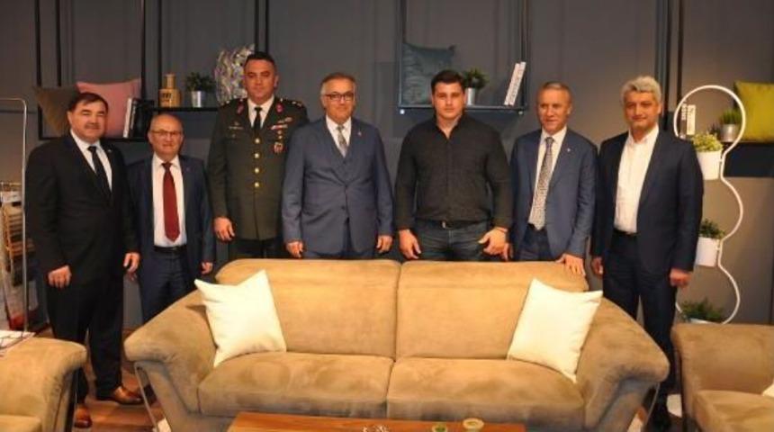 D&uuml;nya Şampiyonu Rıza Kayaalp, İneg&ouml;l'de Fuar A&ccedil;ılışına Katıldı